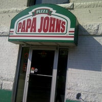 Photo taken at Papa John&amp;#39;s Pizza by Moni on 8/16/2012