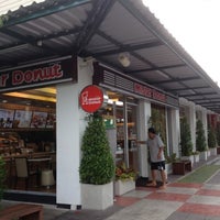Photo taken at Mister Donut @  ปั๊มน้ำมันบางจาก by Siriwan W. on 7/22/2012