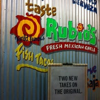 Foto tirada no(a) Rubio&amp;#39;s Coastal Grill por Katrin em 2/13/2012