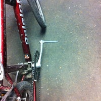 รูปภาพถ่ายที่ Thick Bikes โดย Daria B. เมื่อ 4/24/2012