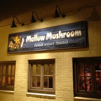 Photo taken at Mellow Mushroom by Raymond F. on 4/9/2012