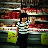 Photo taken at Food Town by Ismael R. on 4/30/2012