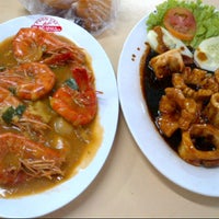 Photo taken at RM Santika Baru Seafood by Tika L. on 7/27/2012