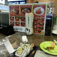 Foto diambil di Itacho Sushi oleh John Chang Young K. pada 6/2/2012