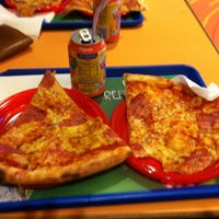 Foto diambil di Mr. Pizza oleh Joana A. pada 5/15/2012