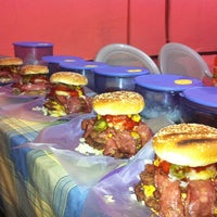 รูปภาพถ่ายที่ Xtreme Burger โดย Miguel A. เมื่อ 7/6/2012