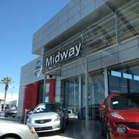 Foto tirada no(a) Midway Nissan por Joe™ H. em 6/4/2012