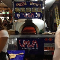 รูปภาพถ่ายที่ PIZZA VIVA วีว่า พิซซ่า ร้านพิซซ่า โดย Around L. เมื่อ 5/13/2012