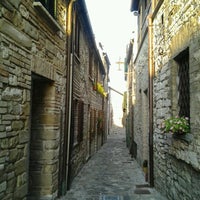 7/29/2012 tarihinde Dirceu D.ziyaretçi tarafından Castello Della Porta, Frontone'de çekilen fotoğraf
