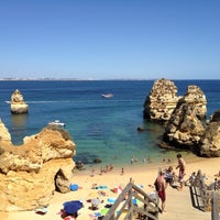 Foto tirada no(a) Praia do Camilo por Nat T. em 8/26/2012