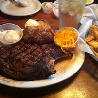 Photo taken at Texas Roadhouse by Noor S. on 3/27/2012