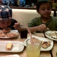 Photo taken at Pizza hut buaran plaza by Tehtnie T. on 2/12/2012