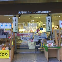 Photo taken at モザイク銀座阪急 by Yukie W. on 8/12/2012