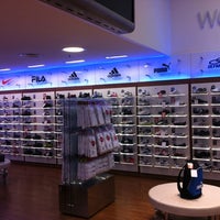 World Tennis Shoe Store in Edson Queiroz
