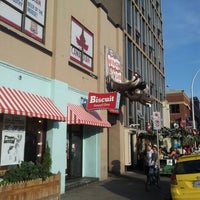 Foto tirada no(a) Biscuit General Store por Greg H. em 7/23/2012