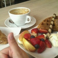 6/2/2012 tarihinde Yi-Ta H.ziyaretçi tarafından E2 Cafe'de çekilen fotoğraf