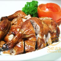 Foto tomada en Seasons Restaurant  por Seasons Chinese R. el 8/6/2012