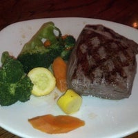 Photo taken at Outback Steakhouse by Yajaira H. on 7/4/2012