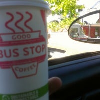 Снимок сделан в Bus Stop Good Coffee пользователем L.a. H. 6/20/2012