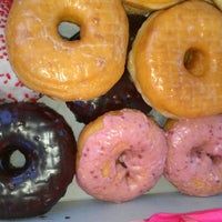 Photo taken at WINCHELL&amp;#39;S DONUT HOUSE by Lc R. on 2/14/2012