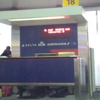 Photo taken at Gate 18 by ed b. on 3/28/2012