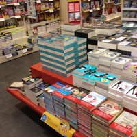 Photo taken at Mondadori by GuoYunshen on 8/8/2012