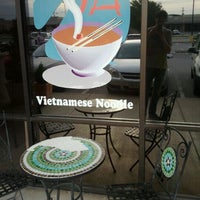 Das Foto wurde bei Miss Saigon Cafe von Kate J. am 4/27/2012 aufgenommen