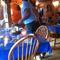 7/22/2012 tarihinde Todd E.ziyaretçi tarafından Demuros&amp;#39; Top of the Hill Restaurant'de çekilen fotoğraf