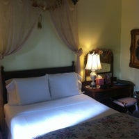 Foto scattata a Sabal Palm House Bed and Breakfast da Stefan B. il 3/20/2012