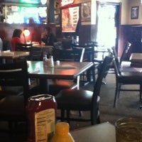 รูปภาพถ่ายที่ Deaver&amp;#39;s Restaurant &amp;amp; Sports Bar โดย Julia M. เมื่อ 4/19/2012