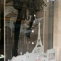 รูปภาพถ่ายที่ Guerlain โดย Julien M. เมื่อ 2/26/2012