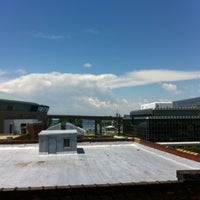 Das Foto wurde bei Blue Sky Design Supply von kyle m. am 6/6/2012 aufgenommen