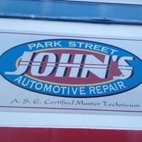 Foto tirada no(a) John&amp;#39;s Park Street Automotive por Kaz D. em 4/2/2012