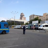 Photo taken at Зупинка розвезення Horizon Park Business Center by Lilu P. on 8/24/2012