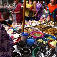 Photo taken at ร้านใส่บาตร by Nid U. on 8/11/2012