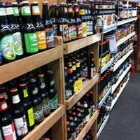 รูปภาพถ่ายที่ Zipps Liquors โดย A M. เมื่อ 7/12/2012