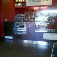 รูปภาพถ่ายที่ Miss Cupcake โดย Alexsandro A. เมื่อ 3/3/2012