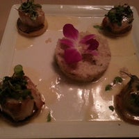 Foto tomada en Manhattan Steak &amp;amp; Seafood  por Tina K. el 9/2/2012