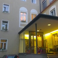 รูปภาพถ่ายที่ Dom Hotel โดย Petri R. เมื่อ 6/19/2012