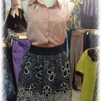 Photo taken at ร้านเสื้อผ้าอ้วนหยอง@ตะวันนา by Venus S. on 9/3/2012