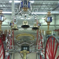 Foto tomada en Hall of Flame Fire Museum and the National Firefighting Hall of Heroes  por stephani s. el 7/14/2012