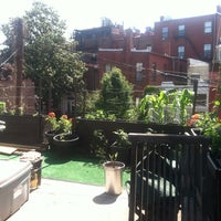 5/29/2012 tarihinde Drew M.ziyaretçi tarafından Fathom Rooftop Farm'de çekilen fotoğraf