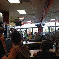 7/6/2012にChris M.がSal&#39;s Pizza - Military Hwyで撮った写真