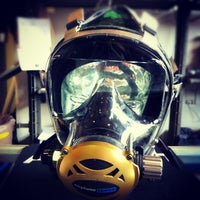 Photo taken at Hollywood Divers by Jaimie B. on 4/24/2012