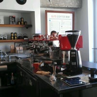 รูปภาพถ่ายที่ Elite Audio Coffee Bar โดย Holden เมื่อ 5/4/2012