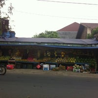 Photo taken at Toko Buah Kalimalang by Setyo P. on 6/15/2012