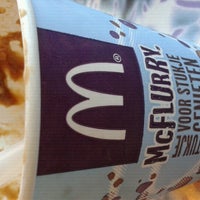 รูปภาพถ่ายที่ McDonald&#39;s โดย Davey K. เมื่อ 8/2/2012
