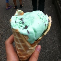 Photo taken at Shucker Muckers Ice Creamery by JI IN.Y on 7/27/2012