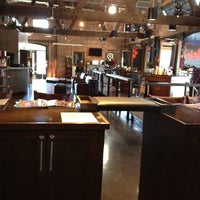 รูปภาพถ่ายที่ The Junction Salon &amp;amp; Bar โดย Lisa P. เมื่อ 4/14/2012
