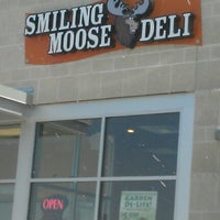 Foto tirada no(a) Smiling Moose Rocky Mountain Deli por Bridgette L. em 7/1/2012